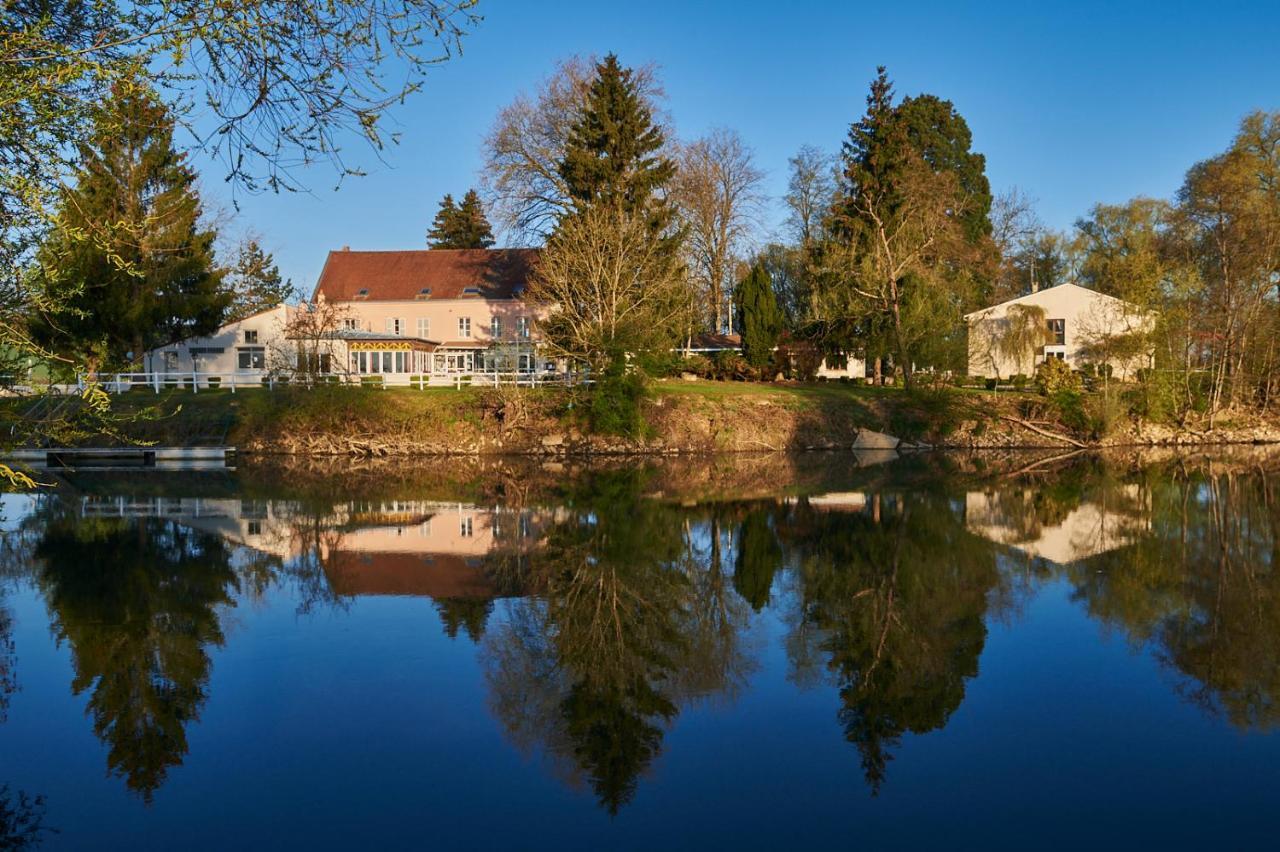 Logis Auberge Du Port Bazeilles Exteriör bild